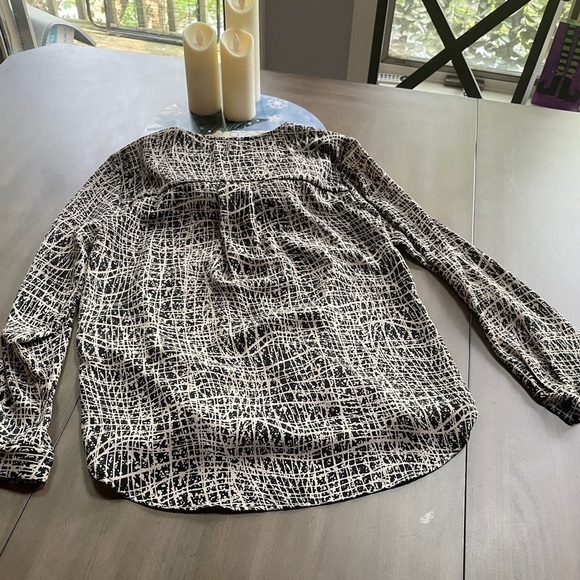 Ro & De Small Blouse Black Beige Surplice Long Sleeve V-Neck Top EUC - Picture 1 of 7